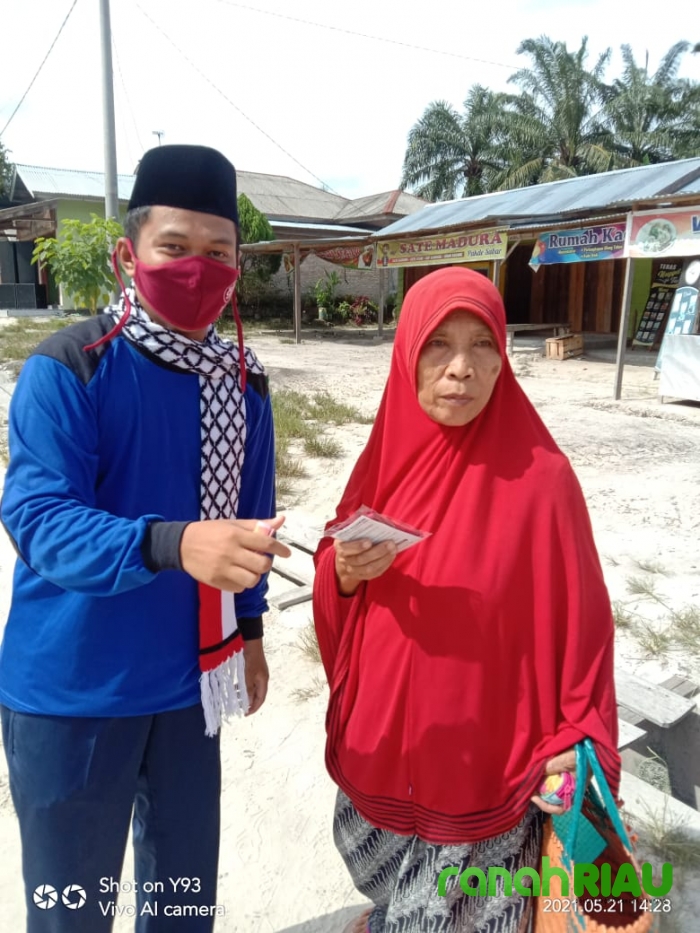 Organisasi Pemuda Desa Langkan Bagi-bagi masker gratis dan Galang dana Palestina